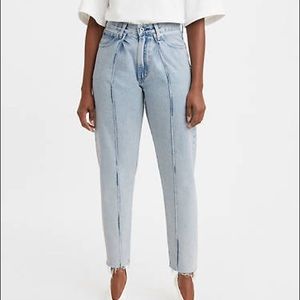 NWOT LEVIS PLEATED COLUMN JEANS high waist, straight leg.